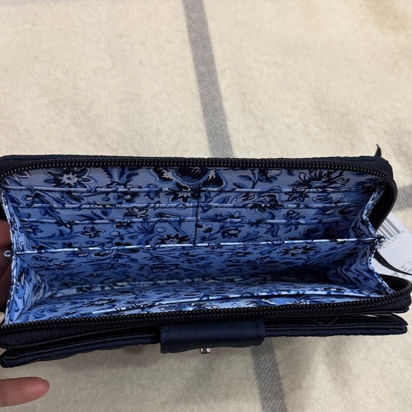 Vera Bradley Navy RFID Turnlock Quilted Wallet - Picture 8 of 12